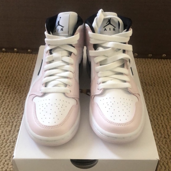 Air Jordan 1 Mid Barley Rose